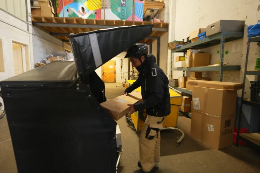 Salarié coursier en insertion