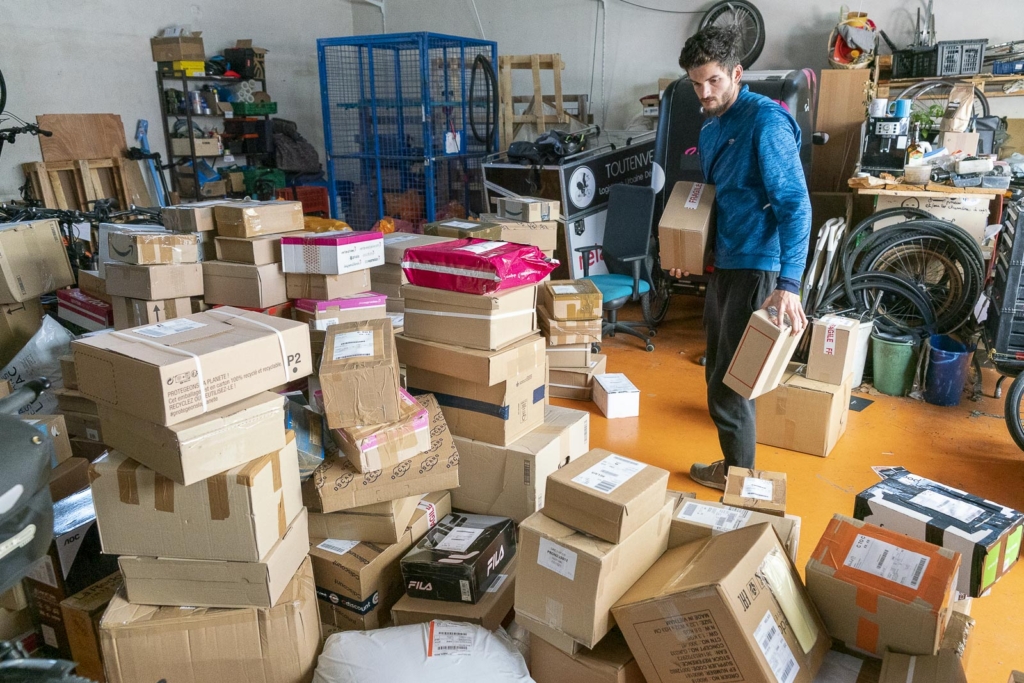 Tri des colis chez Toutenvélo Rouen